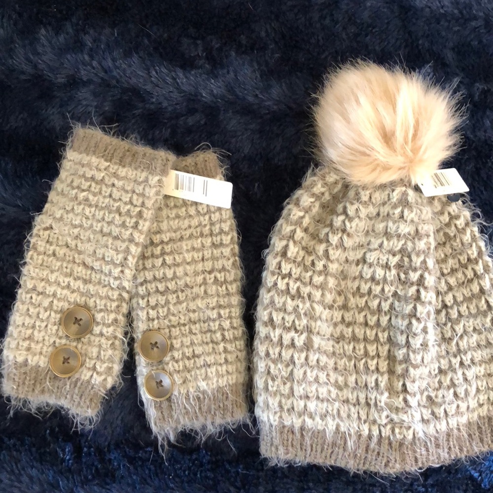 Beanie and wrist warmers
